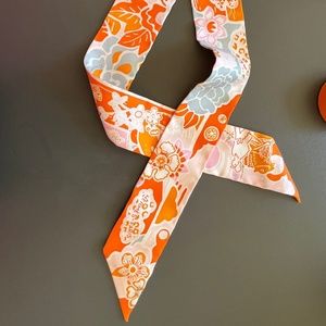 HERMÉS Twilly Silk Scarf